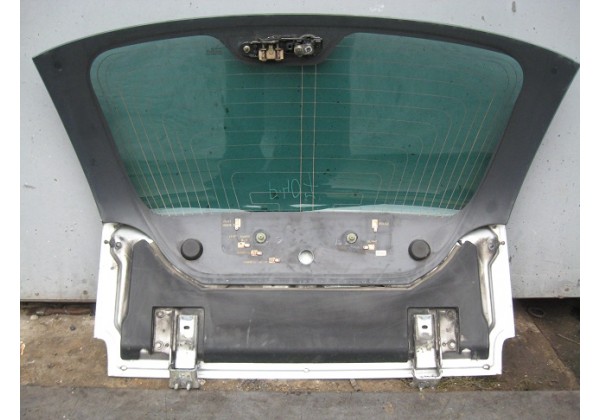 скло кришки багажника Peugeot 407 SW